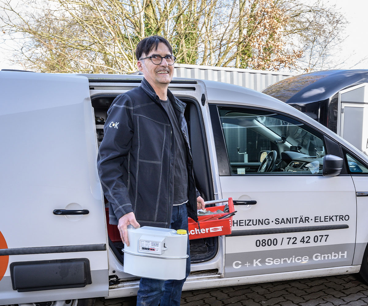 Ein Meister bei der Arbeit - Freundlich und kompetent Hr Gross am Auto